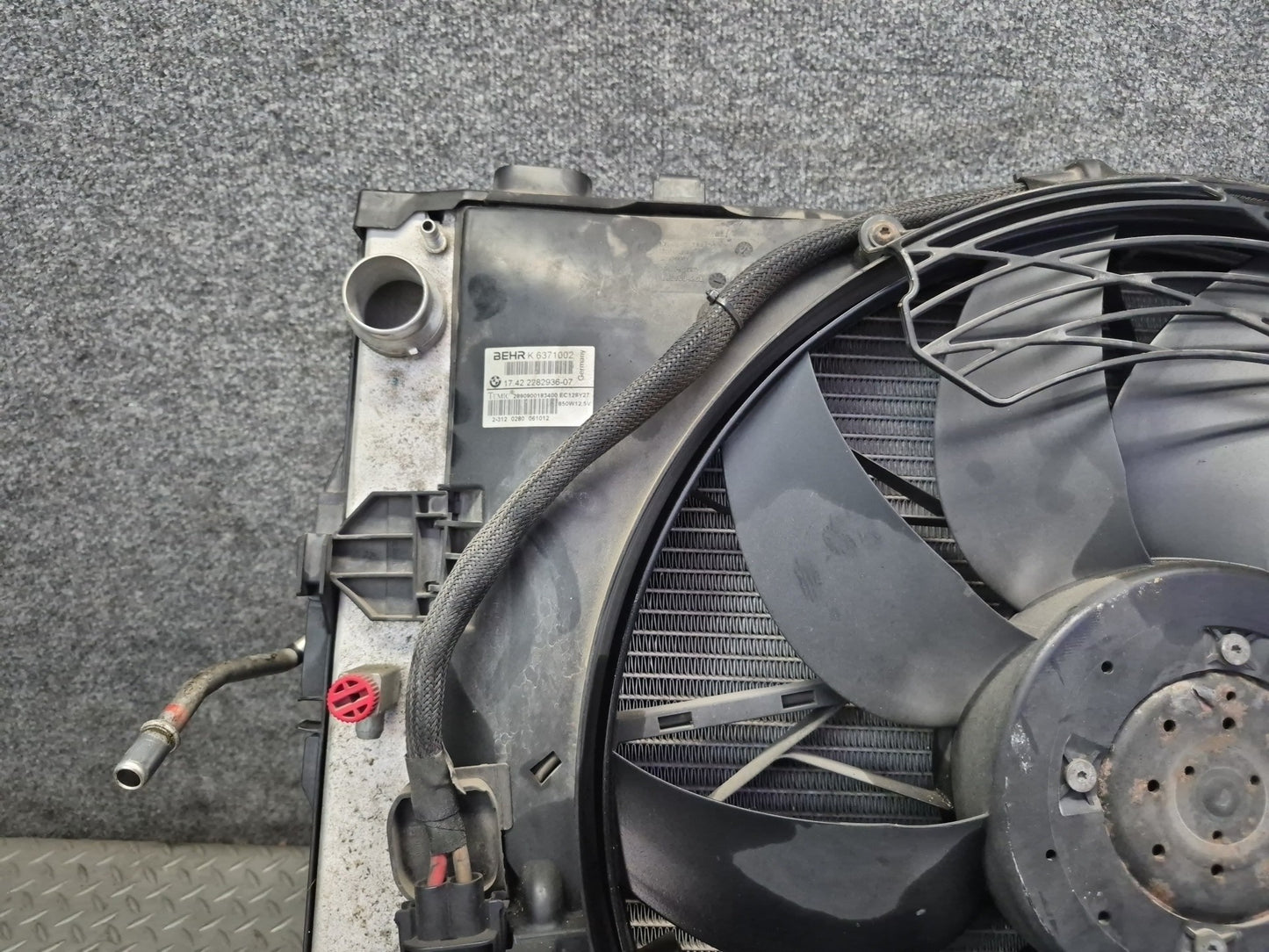 06-10 BMW E63 E64 M6 5.0L S85 Engine Radiator A/C Condenser Oil Cooler Fan Assy