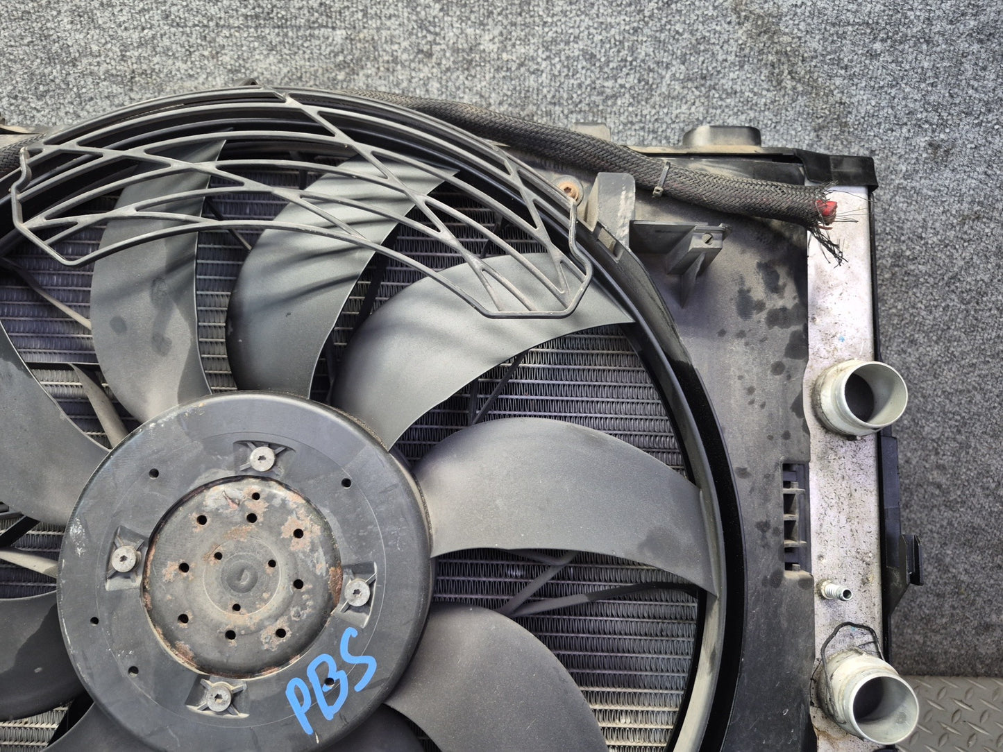 06-10 BMW E63 E64 M6 5.0L S85 Engine Radiator A/C Condenser Oil Cooler Fan Assy