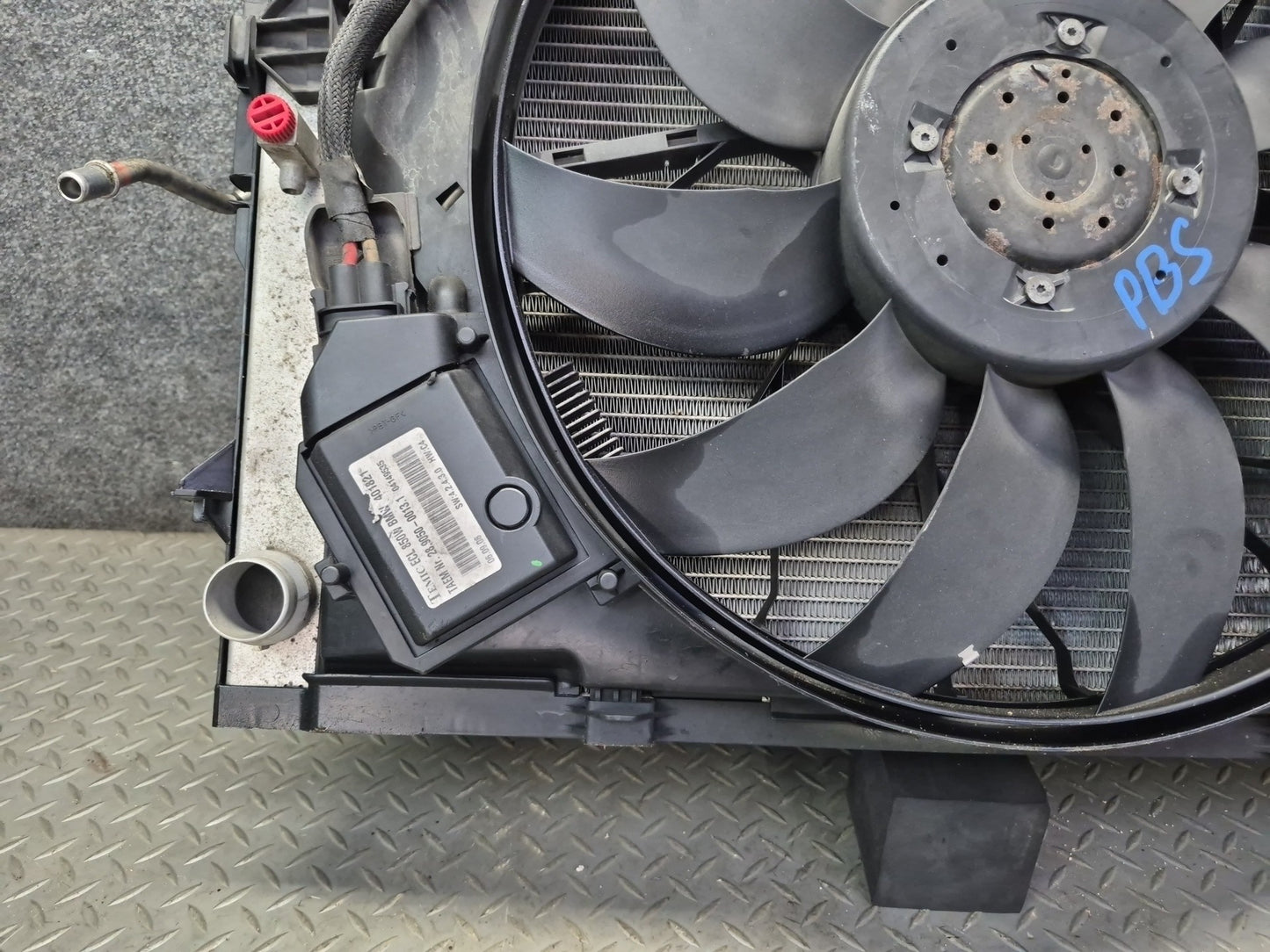 06-10 BMW E63 E64 M6 5.0L S85 Engine Radiator A/C Condenser Oil Cooler Fan Assy
