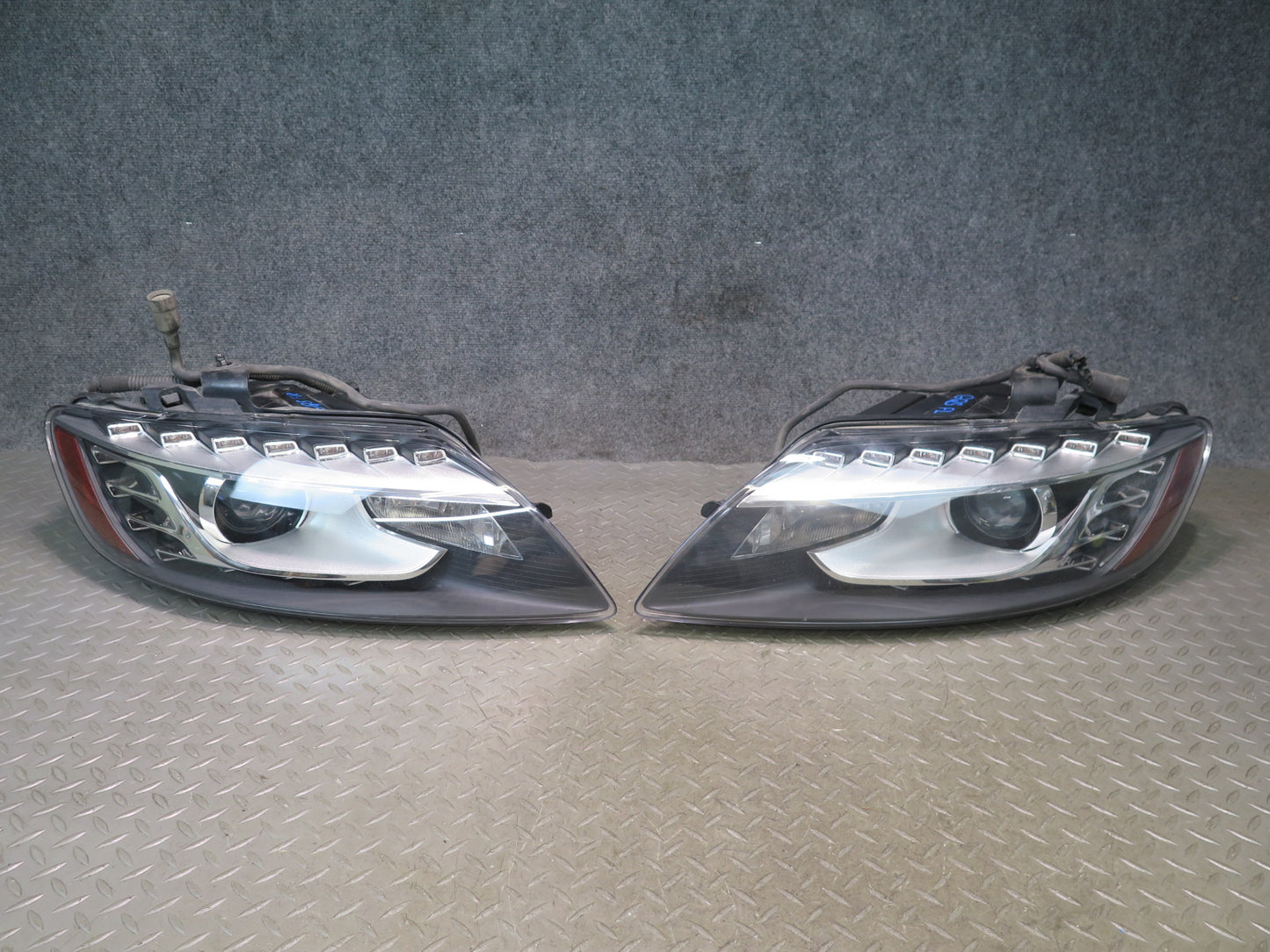 10-15 Audi 4L Q7 Set of 2 Front Left & Right Xenon HID Headlight Lamp OEM