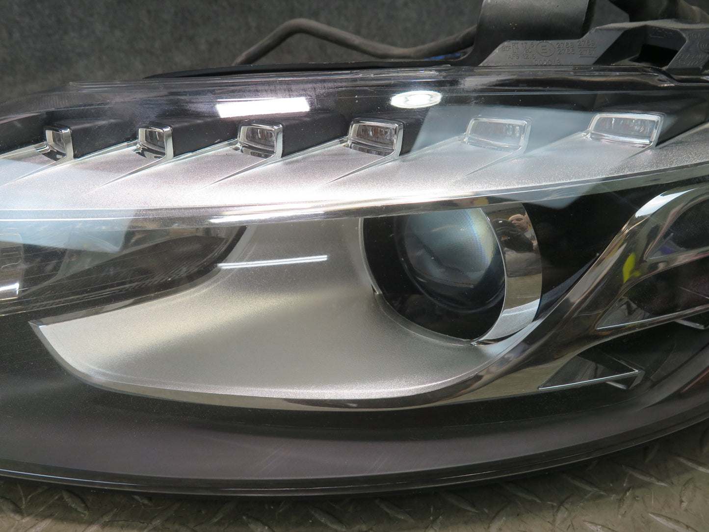 10-15 Audi 4L Q7 Set of 2 Front Left & Right Xenon HID Headlight Lamp OEM