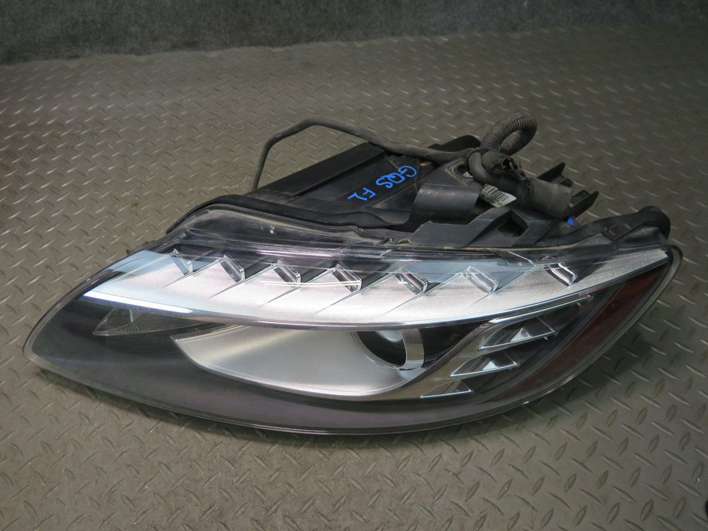 10-15 Audi 4L Q7 Set of 2 Front Left & Right Xenon HID Headlight Lamp OEM