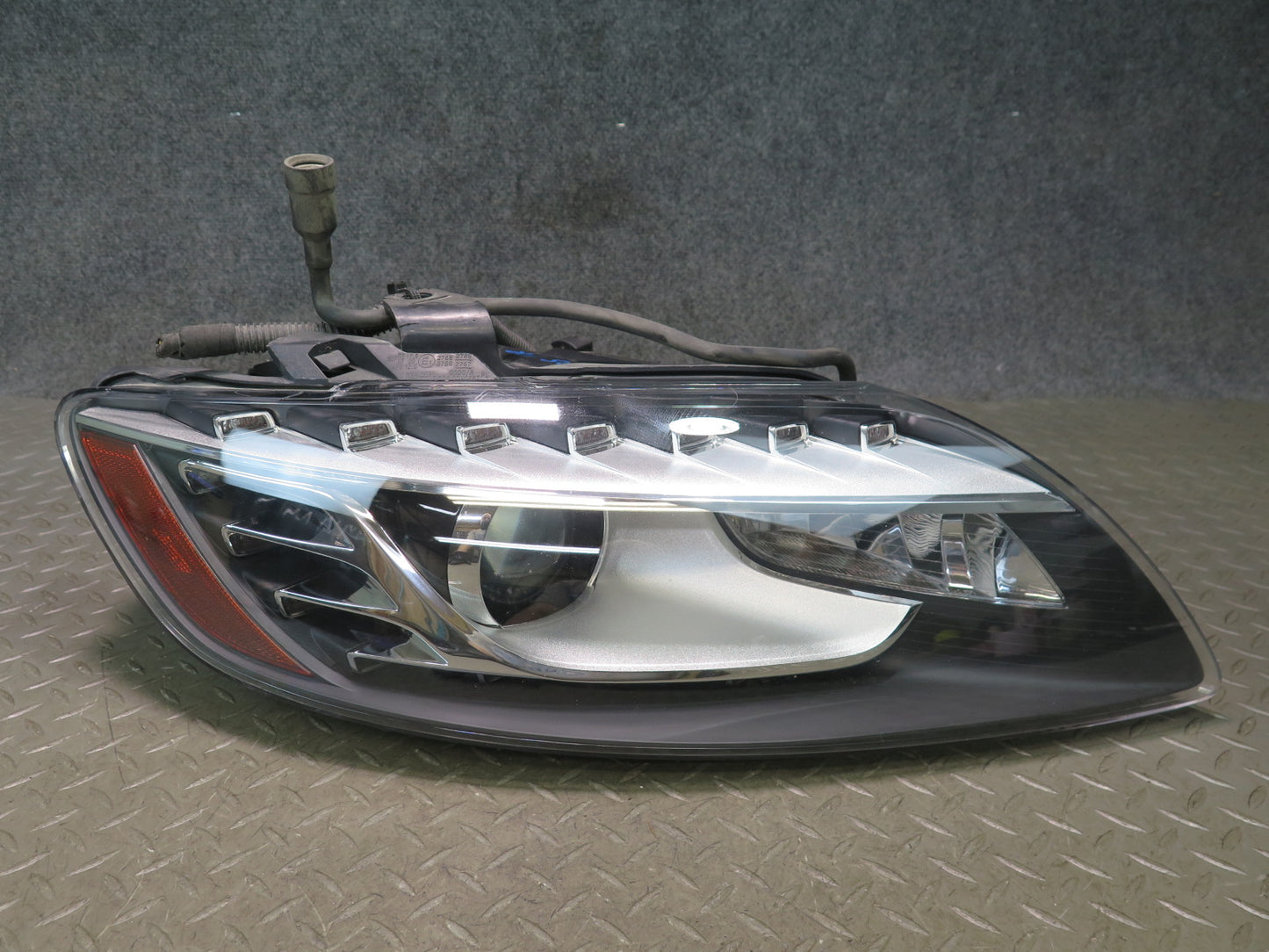 10-15 Audi 4L Q7 Set of 2 Front Left & Right Xenon HID Headlight Lamp OEM