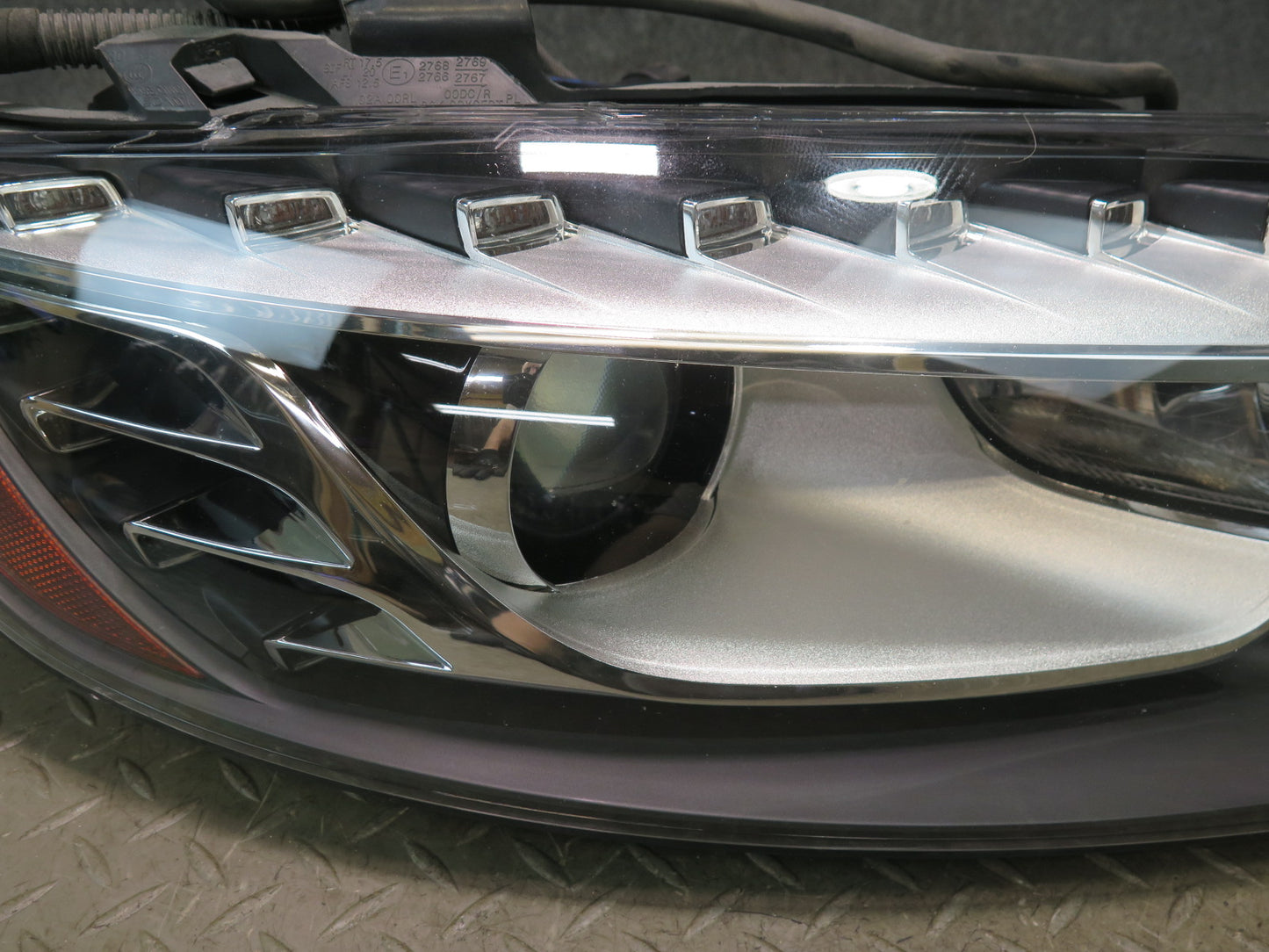 10-15 Audi 4L Q7 Set of 2 Front Left & Right Xenon HID Headlight Lamp OEM