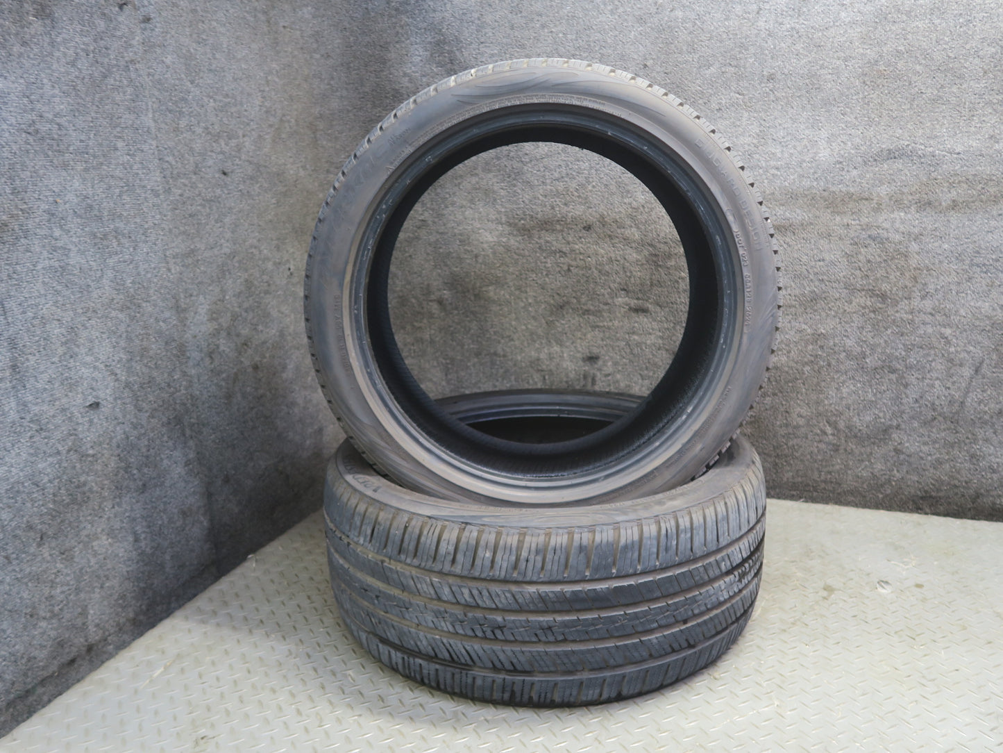 Set of 2 Vredestein Hypertrac A/S Tire 245/40 R19" 98Y M+S 1724 2624 8/32 Tread