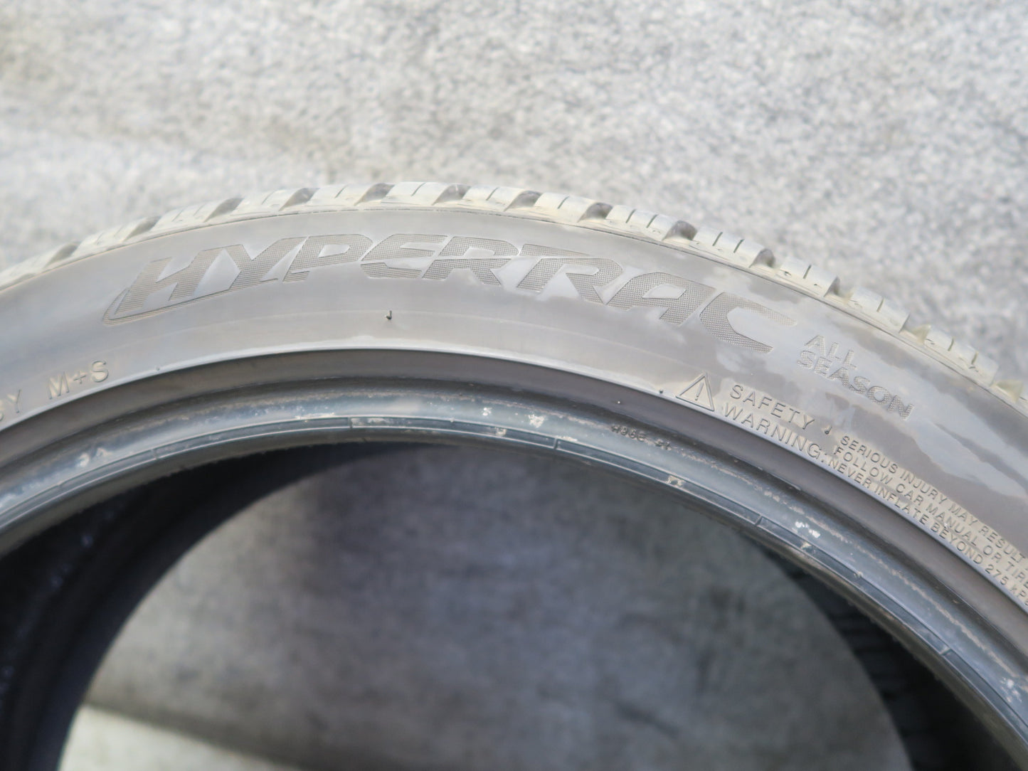 Set of 2 Vredestein Hypertrac A/S Tire 245/40 R19" 98Y M+S 1724 2624 8/32 Tread