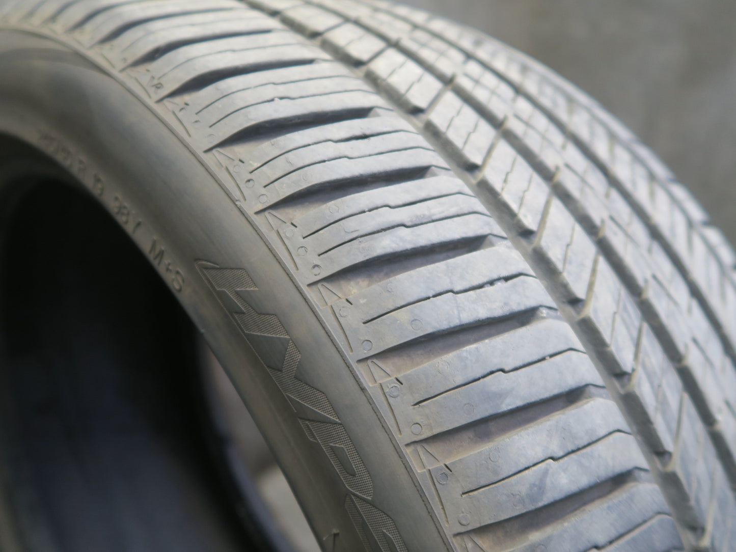 Set of 2 Vredestein Hypertrac A/S Tire 245/40 R19" 98Y M+S 1724 2624 8/32 Tread