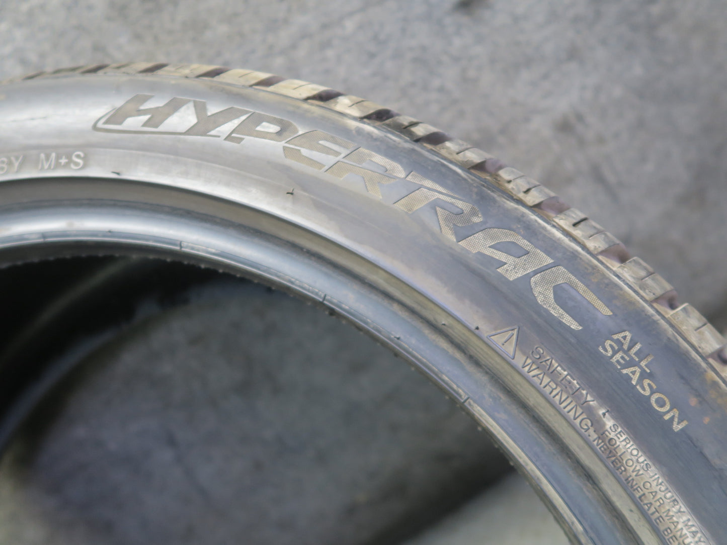 Set of 2 Vredestein Hypertrac A/S Tire 245/40 R19" 98Y M+S 1724 2624 8/32 Tread