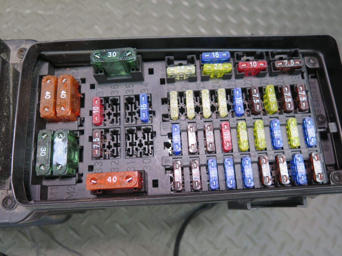 96-02 Mercedes R129 SL500 Front Left Engine Fuse Relay Box 1295401050 OEM