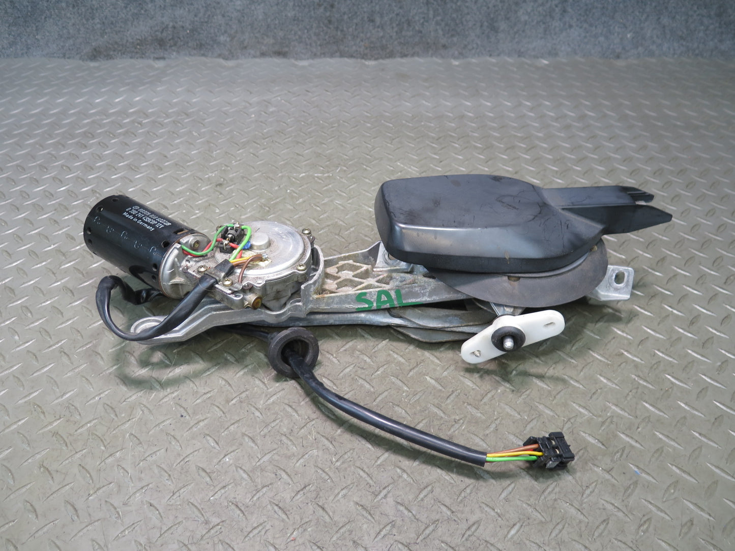 94-02 Mercedes R129 SL500 Windshield Wiper Transmission Linkage w Motor OEM