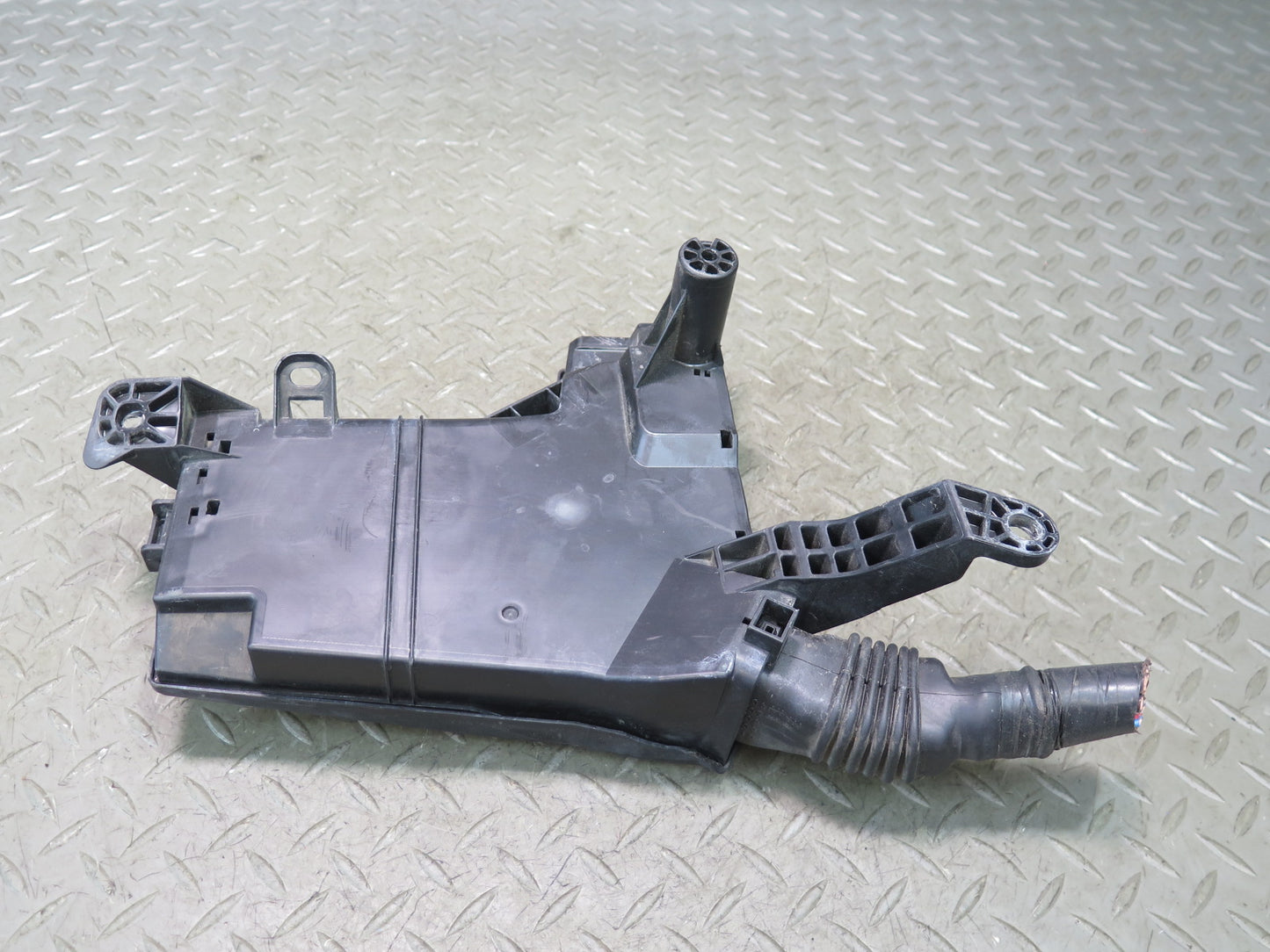 08-12 Lexus UVF46L LS600h LS460 Engine Power Distribution Fuse Relay Box OEM