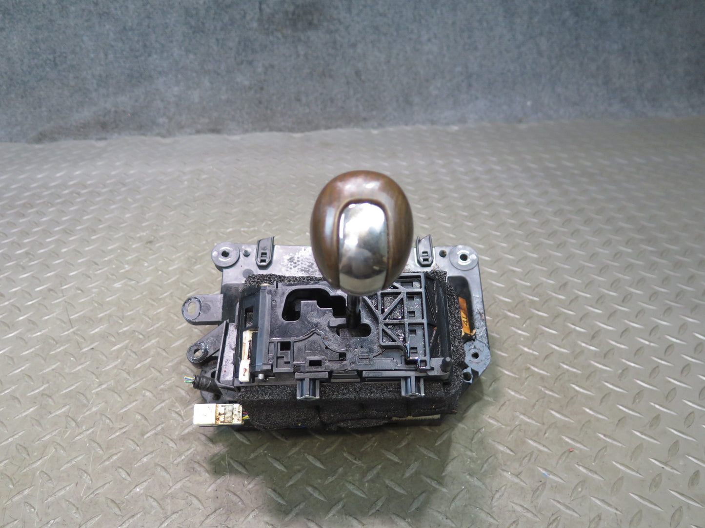 07-09 Lexus UVF46L LS600h LS460 A/T Automatic Transmission Shifter OEM