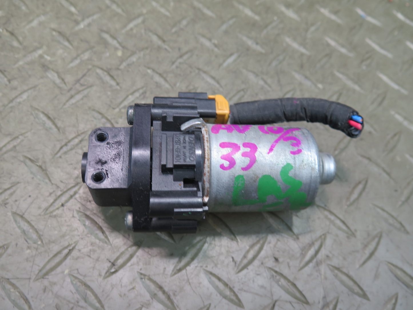 07-17 Lexus UVF46L LS600h LS460 Front Right Seat Adjust Control Motor Set OEM