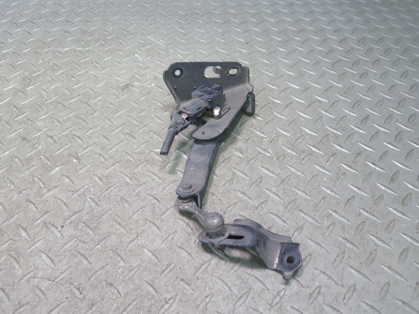 07-17 Lexus UVF46L LS600h LS460 Set of 2 Rear Suspension Height Level Sensor OEM