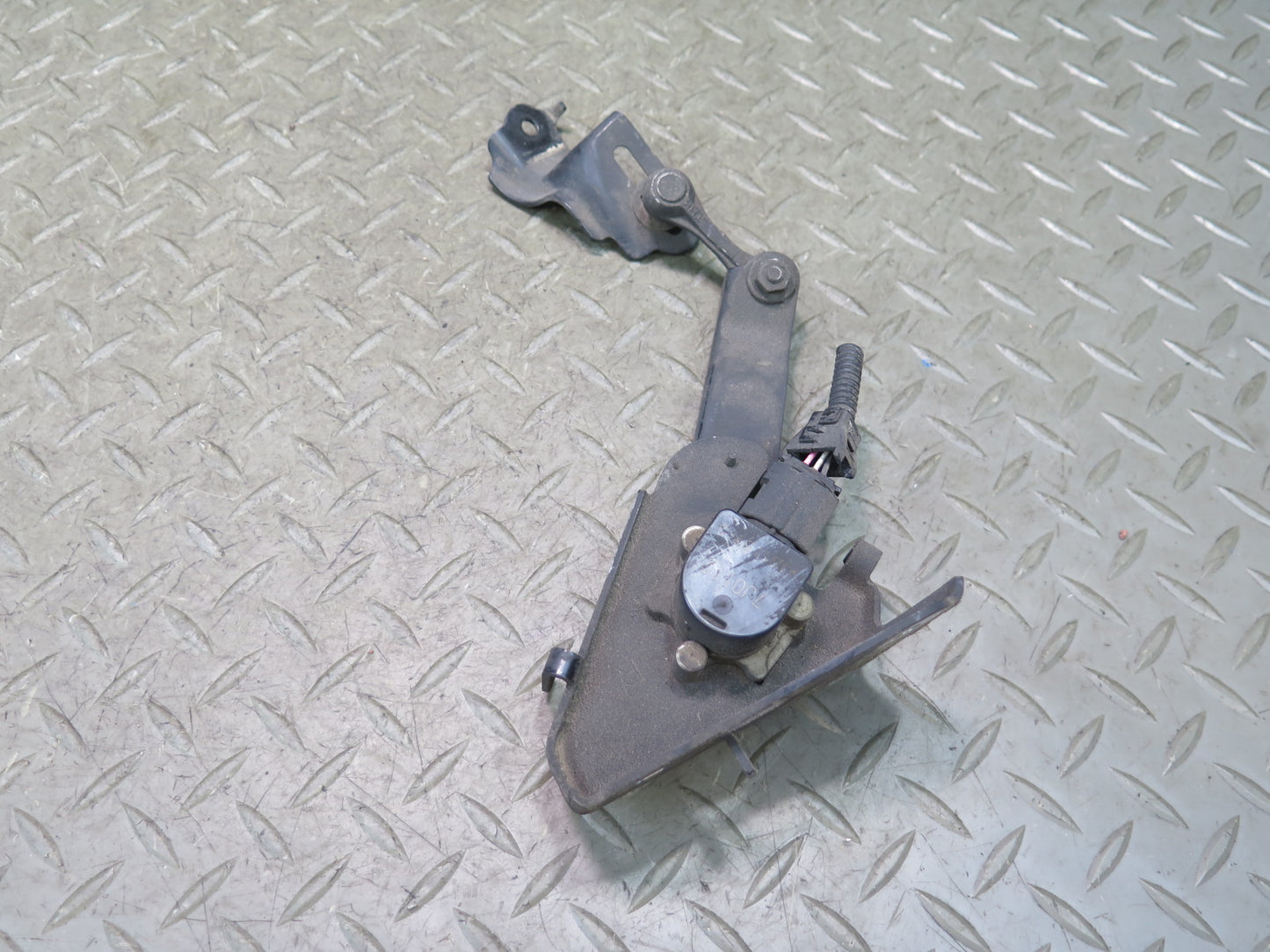 07-17 Lexus UVF46L LS600h LS460 Set of 2 Rear Suspension Height Level Sensor OEM