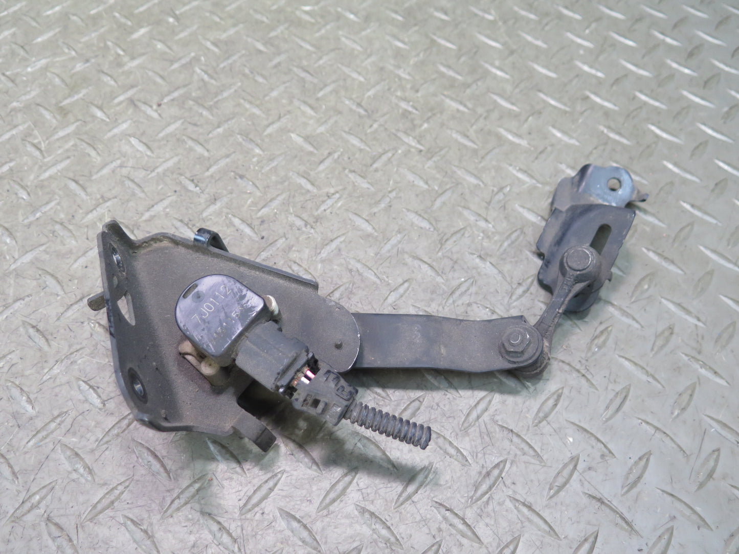 07-17 Lexus UVF46L LS600h LS460 Set of 2 Rear Suspension Height Level Sensor OEM