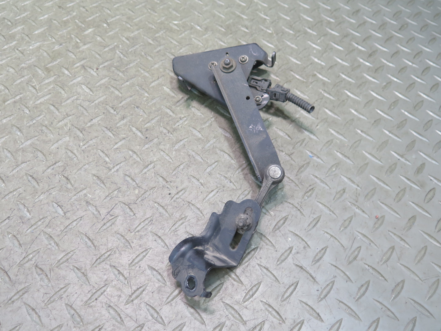 07-17 Lexus UVF46L LS600h LS460 Set of 2 Rear Suspension Height Level Sensor OEM