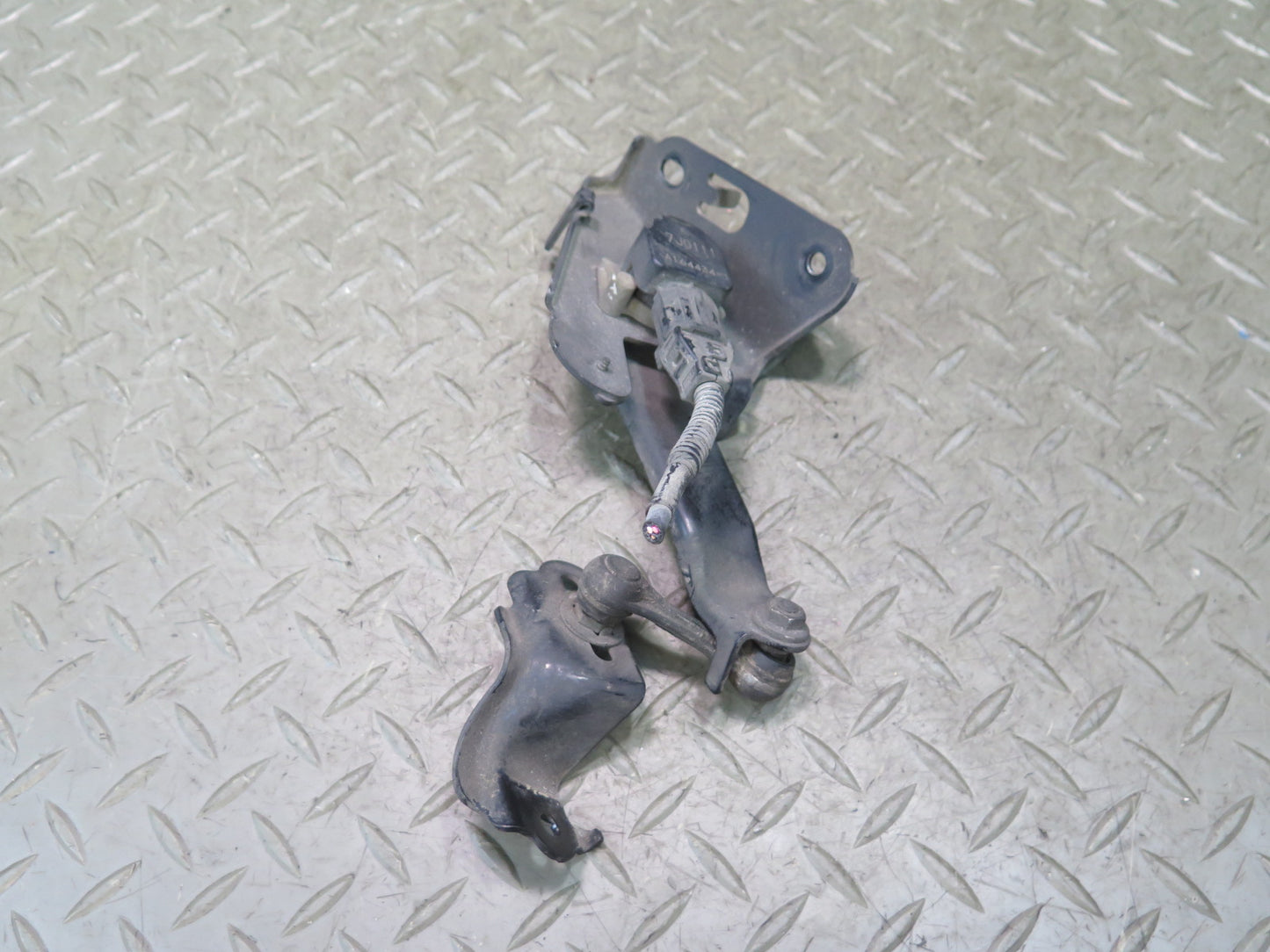 07-17 Lexus UVF46L LS600h LS460 Set of 2 Rear Suspension Height Level Sensor OEM