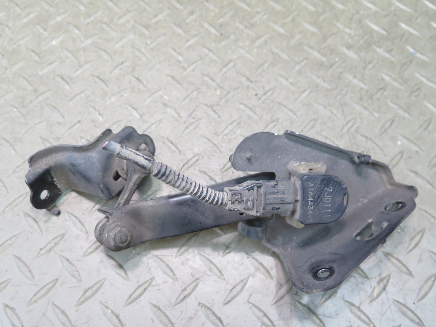 07-17 Lexus UVF46L LS600h LS460 Set of 2 Rear Suspension Height Level Sensor OEM