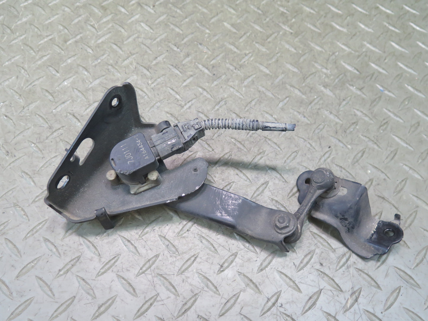 07-17 Lexus UVF46L LS600h LS460 Set of 2 Rear Suspension Height Level Sensor OEM