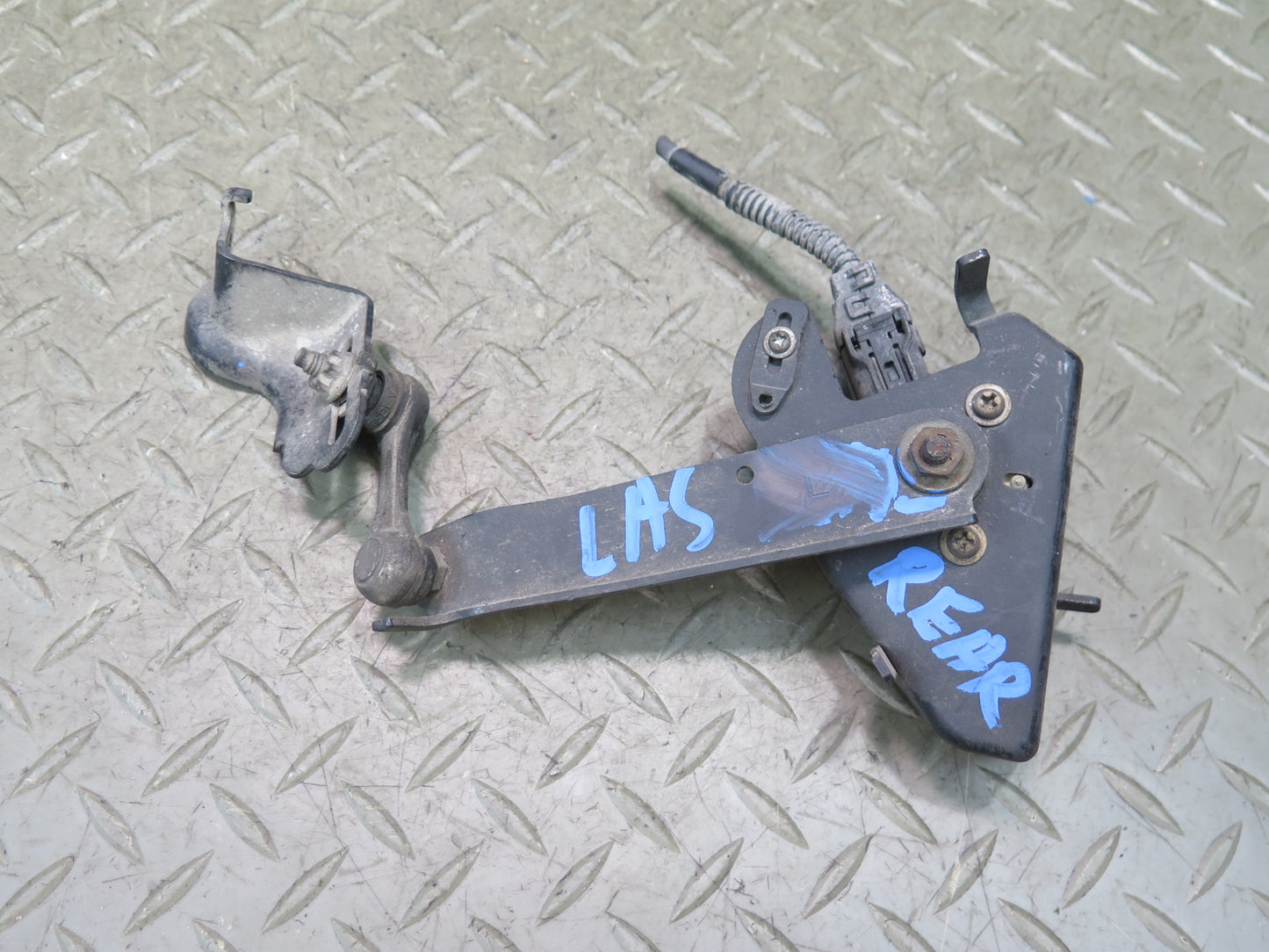 07-17 Lexus UVF46L LS600h LS460 Set of 2 Rear Suspension Height Level Sensor OEM
