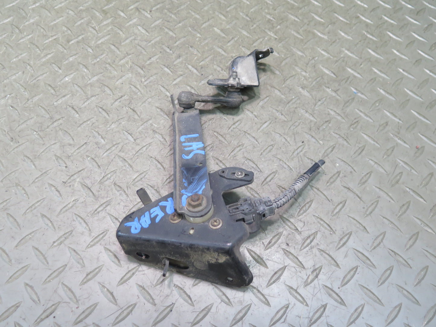 07-17 Lexus UVF46L LS600h LS460 Set of 2 Rear Suspension Height Level Sensor OEM