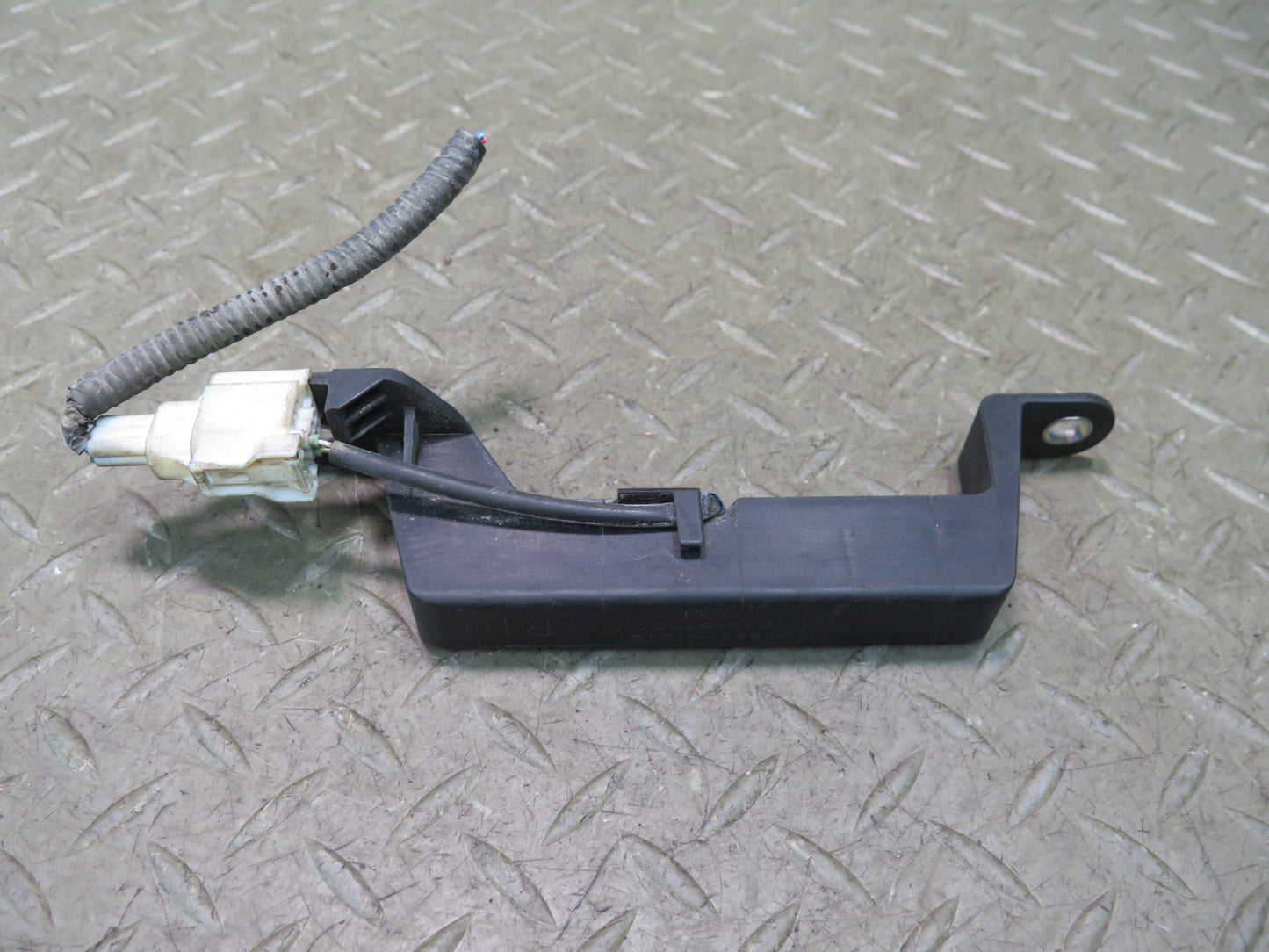 07-12 Lexus UVF46L LS600h LS460 Keyless Entry Antenna Sensor 89997-41010 OEM