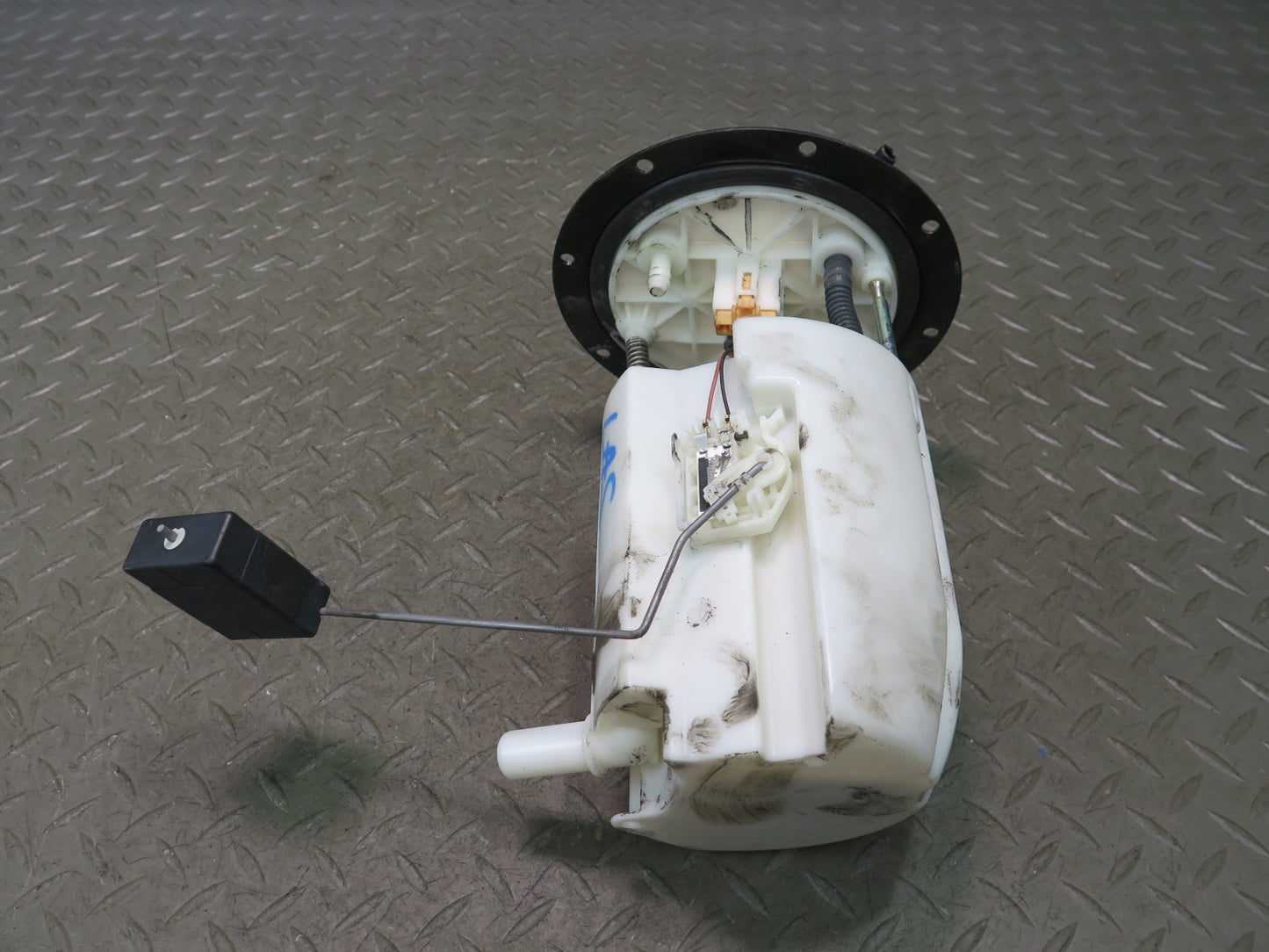 08-09 Lexus UVF46L LS600h Set of 2 Fuel Pump Level Sensor Sending Unit OEM