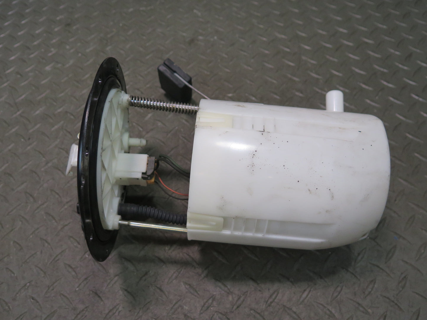 08-09 Lexus UVF46L LS600h Set of 2 Fuel Pump Level Sensor Sending Unit OEM