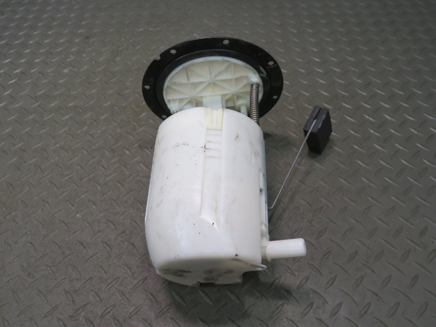 08-09 Lexus UVF46L LS600h Set of 2 Fuel Pump Level Sensor Sending Unit OEM