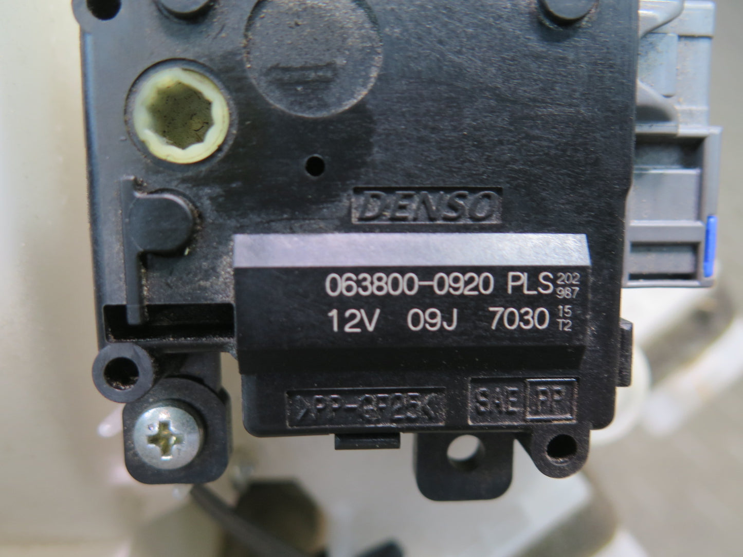 08-09 Lexus UVF46L LS600h Hybrid Battery Cooling Blower Motor Fan OEM