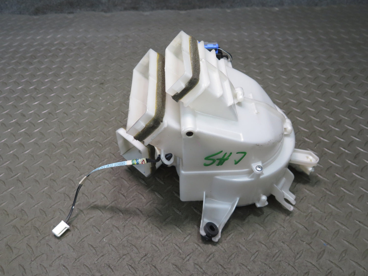 08-09 Lexus UVF46L LS600h Hybrid Battery Cooling Blower Motor Fan OEM