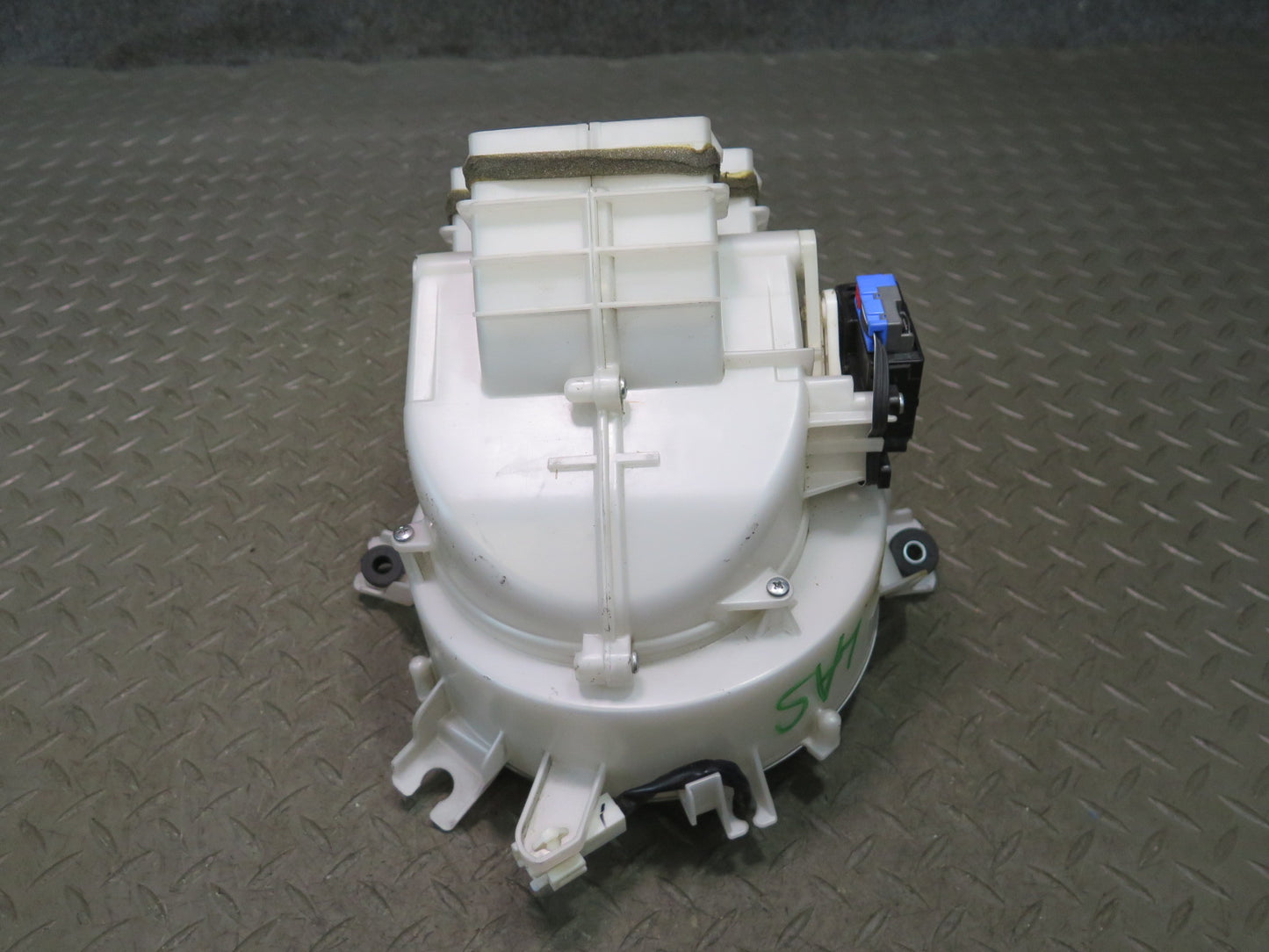 08-09 Lexus UVF46L LS600h Hybrid Battery Cooling Blower Motor Fan OEM