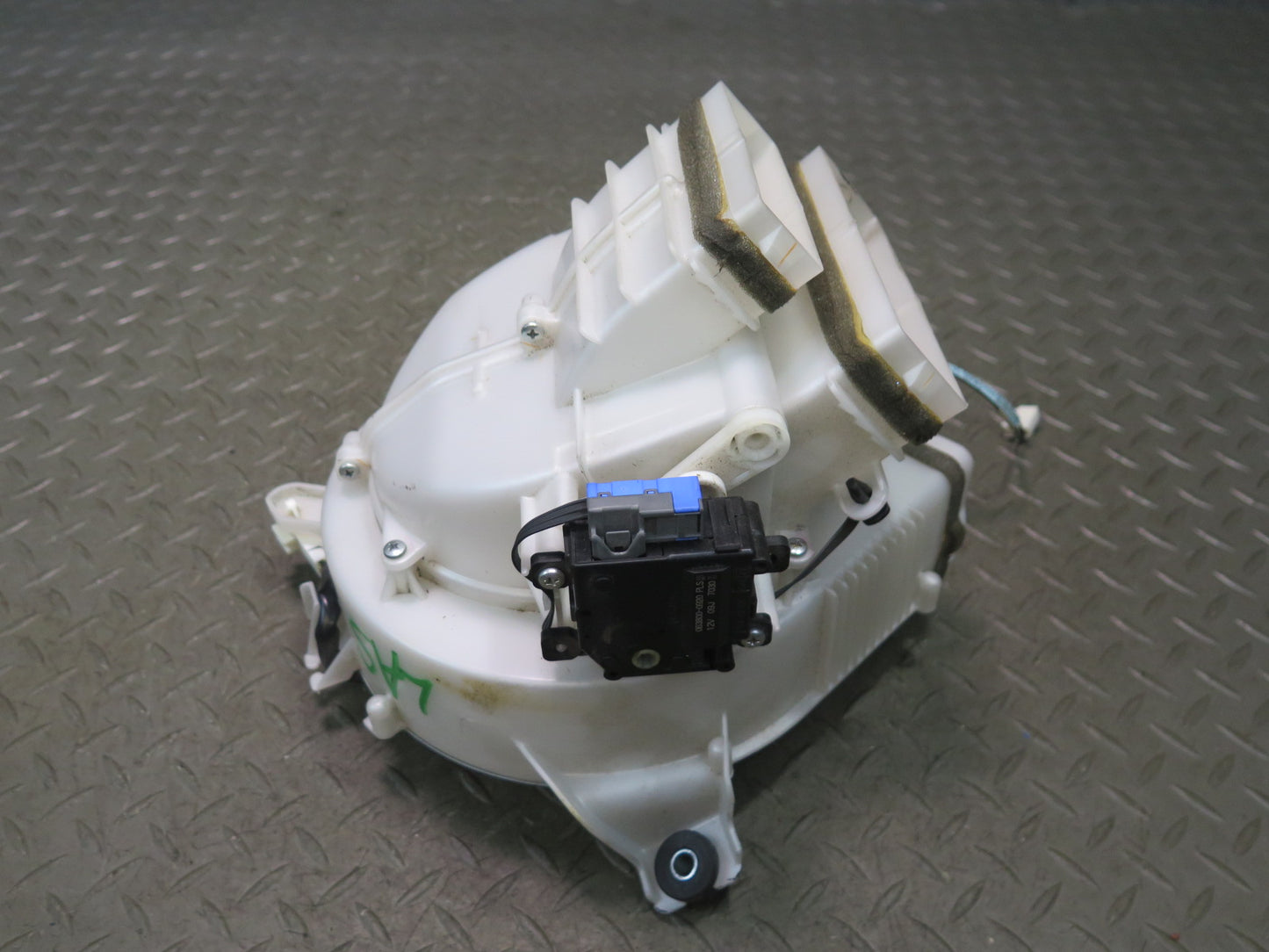 08-09 Lexus UVF46L LS600h Hybrid Battery Cooling Blower Motor Fan OEM