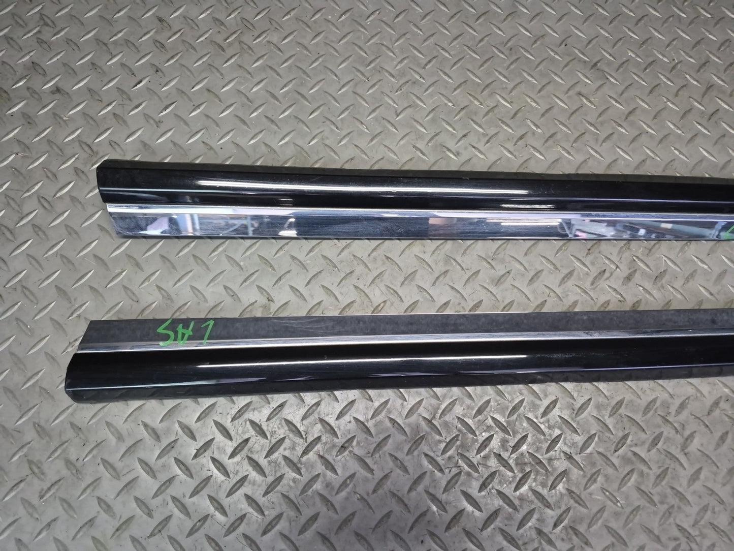 08-09 Lexus UVF46L LS600hL Long Front & Rear Door Fender Trim Molding Set OEM