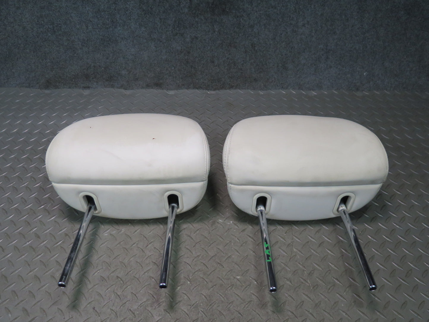 07-09 Lexus UVF46L LS600h LS460 Set of 2 Front Left & Right Leather Headrest OEM