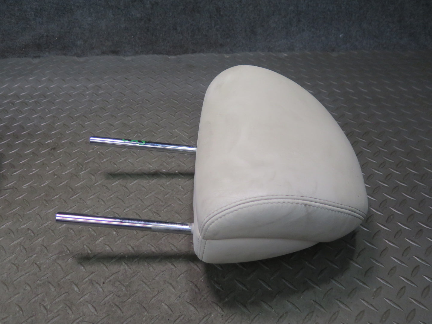 07-09 Lexus UVF46L LS600h LS460 Set of 2 Front Left & Right Leather Headrest OEM