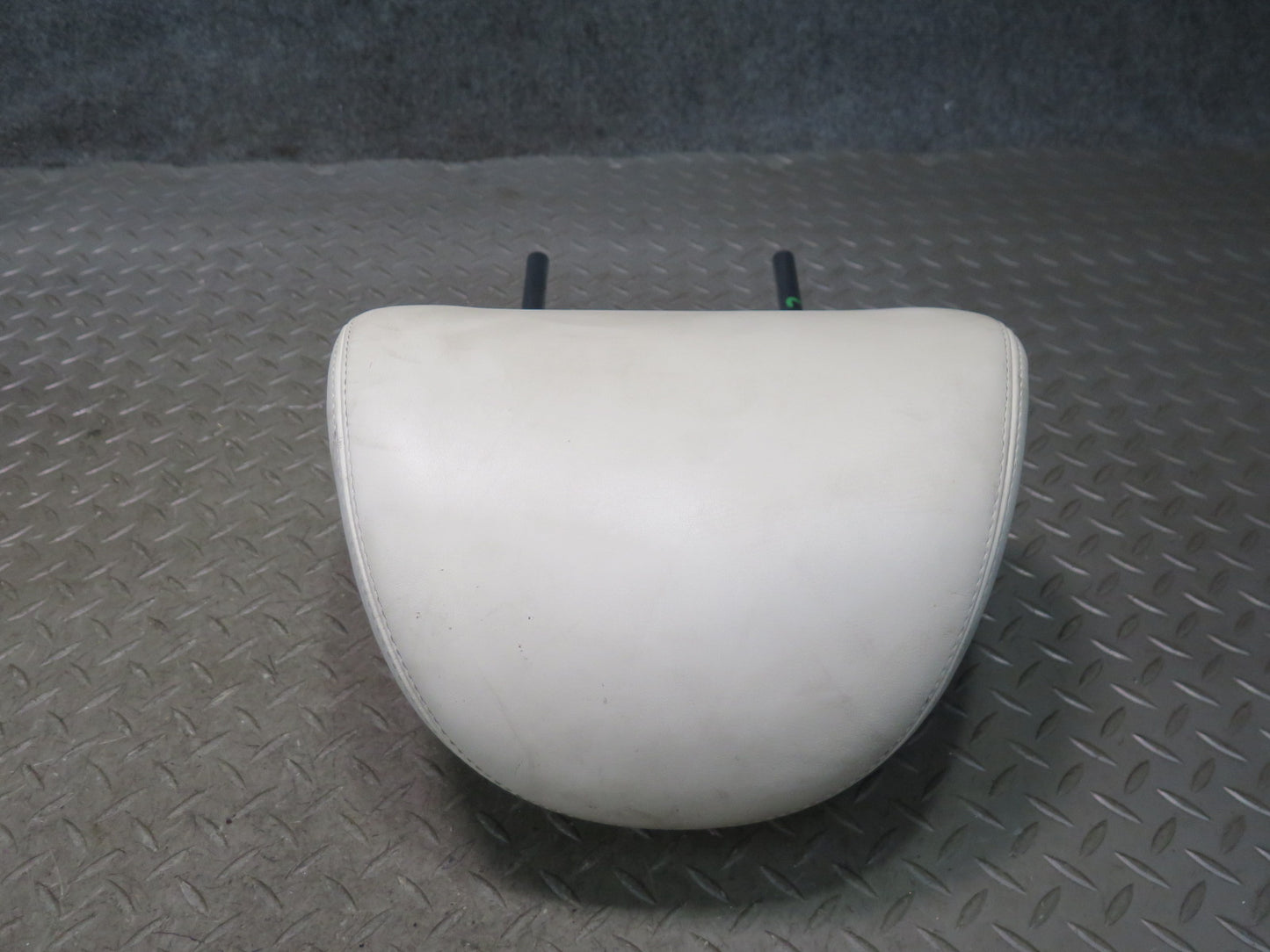 07-09 Lexus UVF46L LS600h LS460 Set of 2 Front Left & Right Leather Headrest OEM