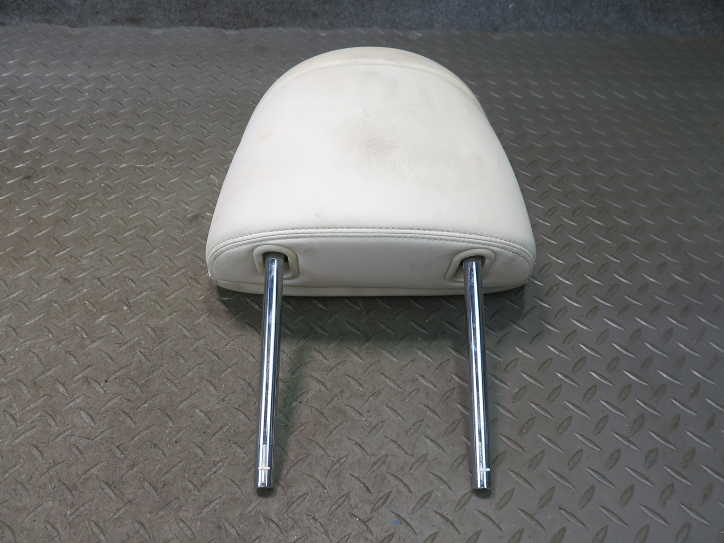 07-09 Lexus UVF46L LS600h LS460 Set of 2 Front Left & Right Leather Headrest OEM