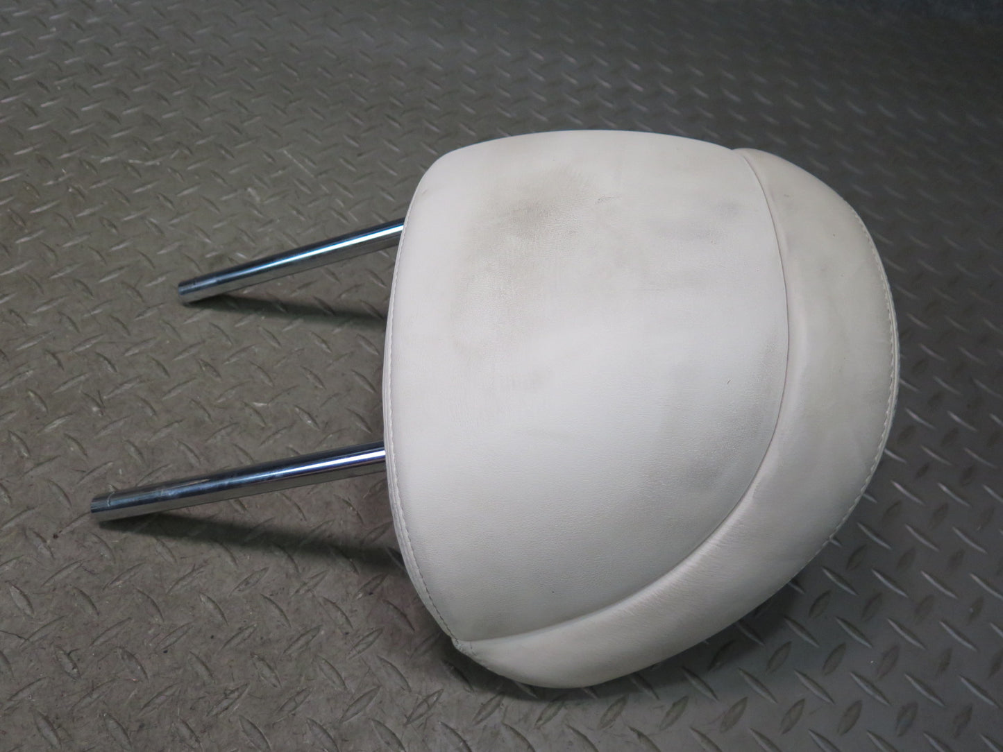 07-09 Lexus UVF46L LS600h LS460 Set of 2 Front Left & Right Leather Headrest OEM