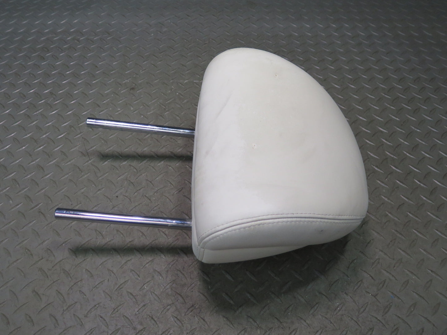 07-09 Lexus UVF46L LS600h LS460 Set of 2 Front Left & Right Leather Headrest OEM