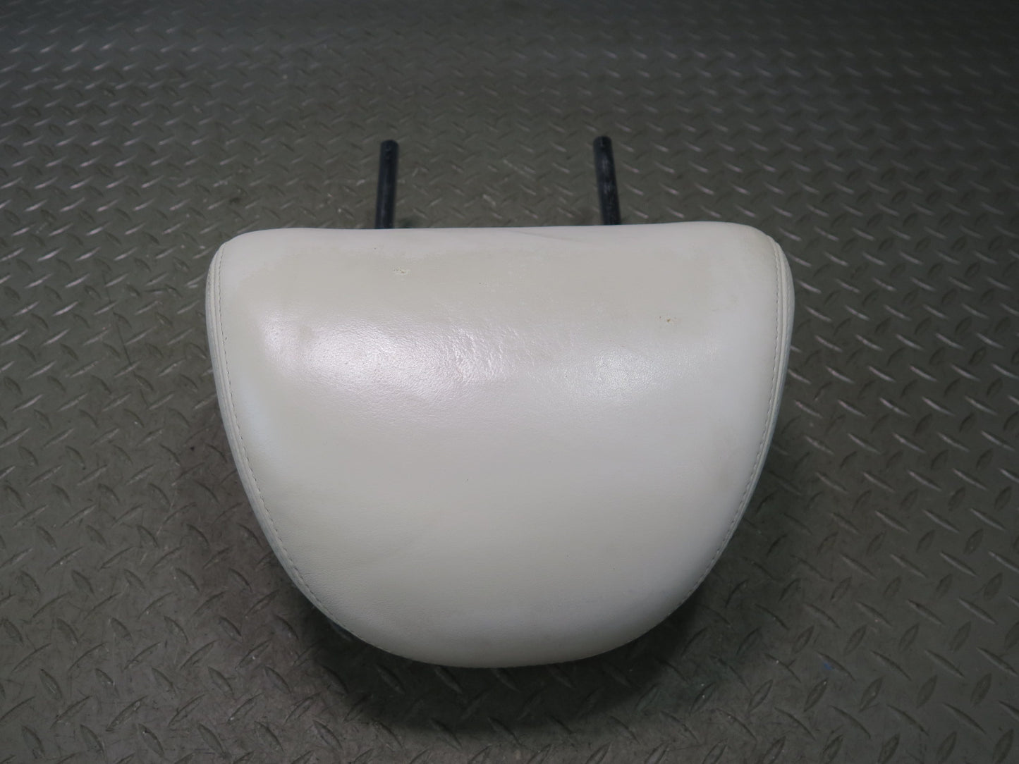 07-09 Lexus UVF46L LS600h LS460 Set of 2 Front Left & Right Leather Headrest OEM