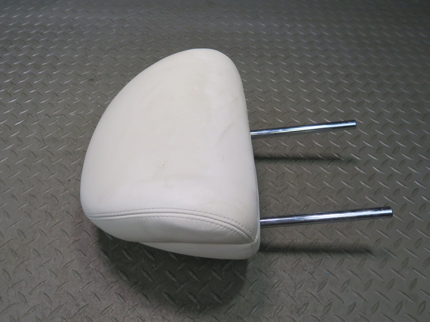 07-09 Lexus UVF46L LS600h LS460 Set of 2 Front Left & Right Leather Headrest OEM