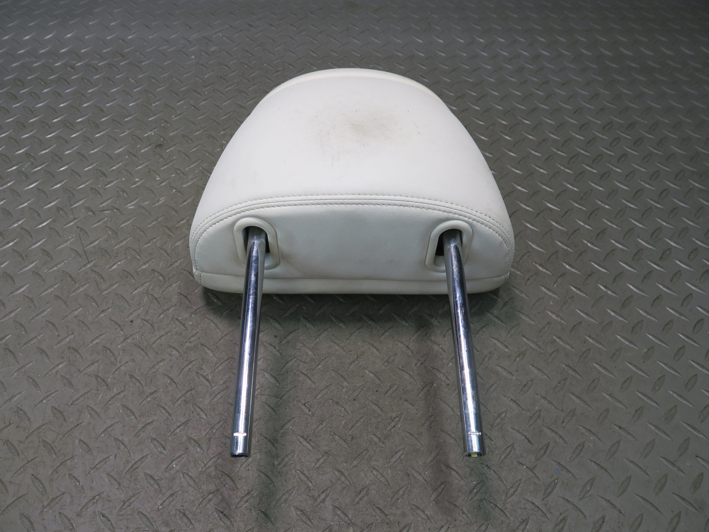 07-09 Lexus UVF46L LS600h LS460 Set of 2 Front Left & Right Leather Headrest OEM