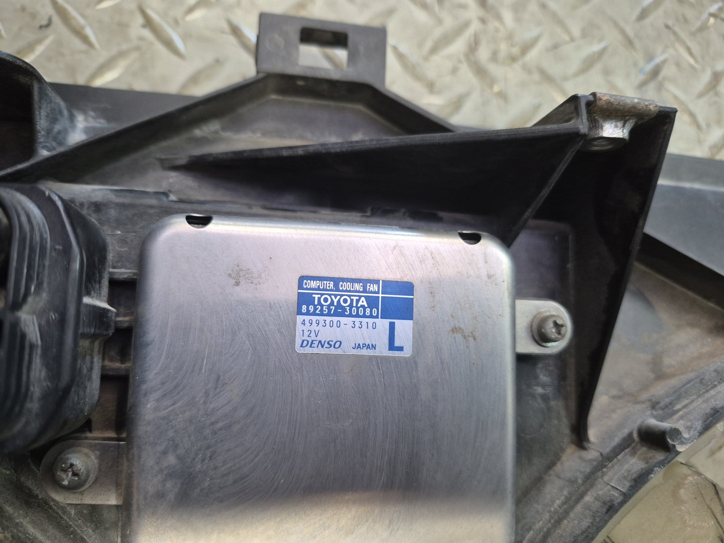 08-17 Lexus UVF46L LS600h LS460 AWD Engine Radiator Cooling Fan Shroud OEM