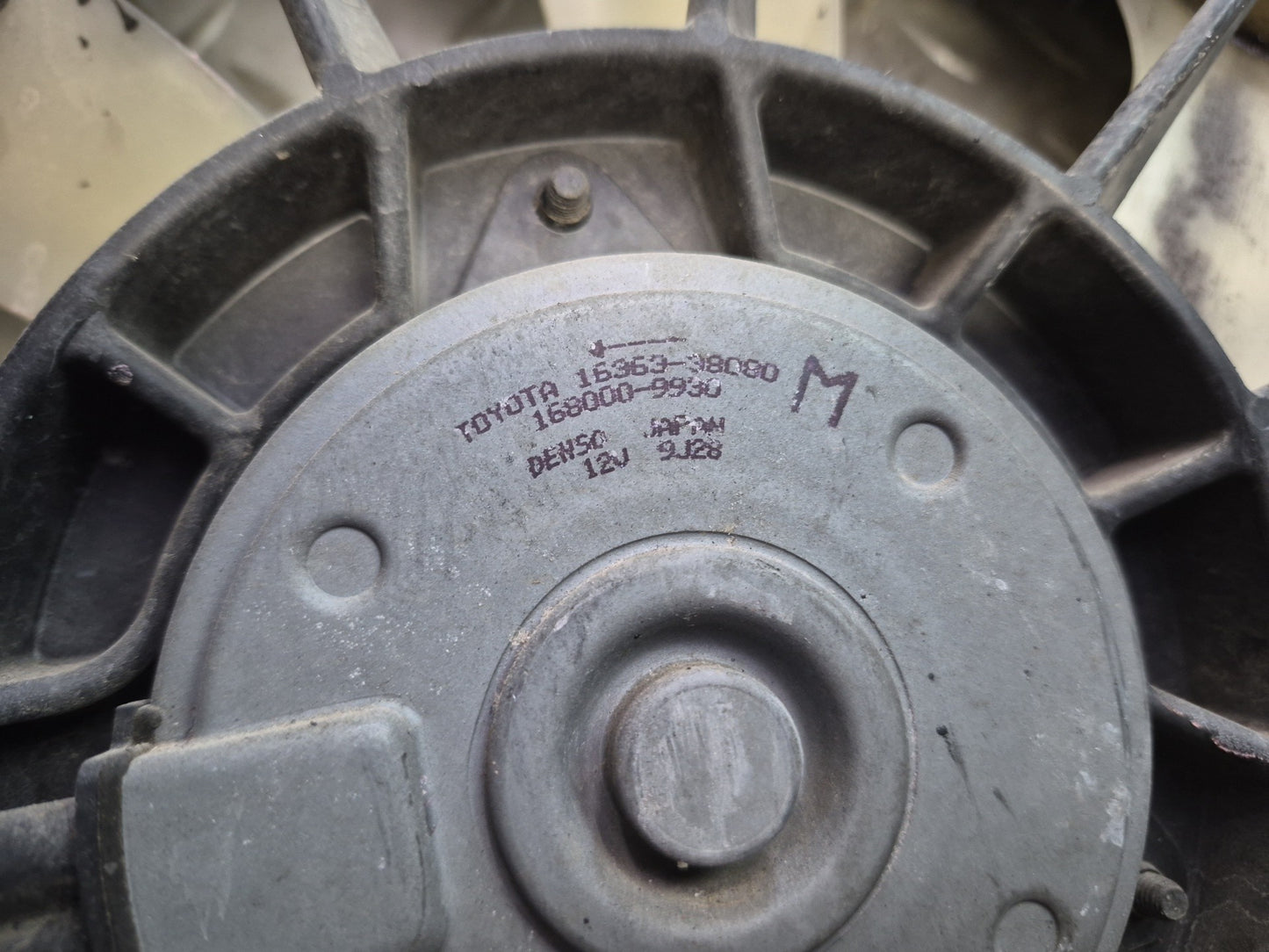 08-17 Lexus UVF46L LS600h LS460 AWD Engine Radiator Cooling Fan Shroud OEM