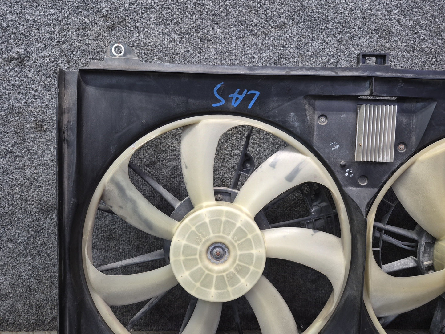 08-17 Lexus UVF46L LS600h LS460 AWD Engine Radiator Cooling Fan Shroud OEM