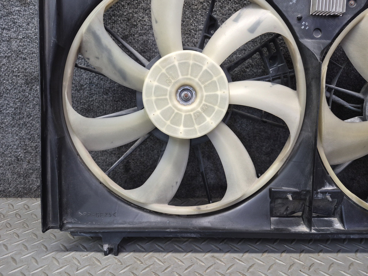 08-17 Lexus UVF46L LS600h LS460 AWD Engine Radiator Cooling Fan Shroud OEM