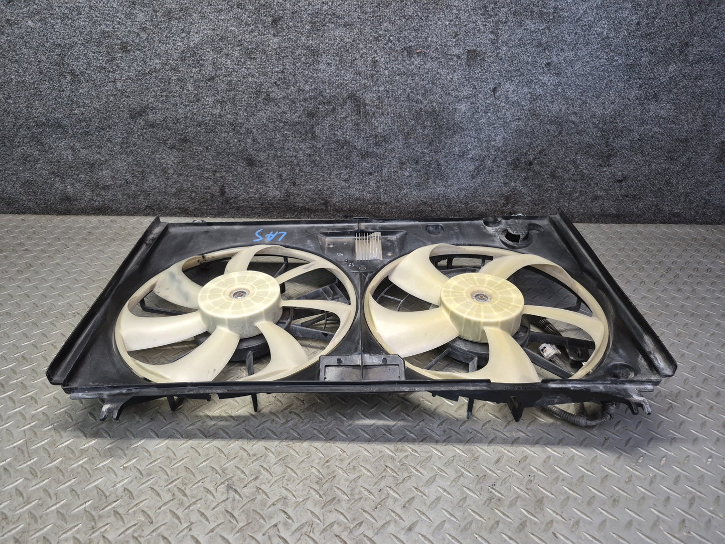 08-17 Lexus UVF46L LS600h LS460 AWD Engine Radiator Cooling Fan Shroud OEM