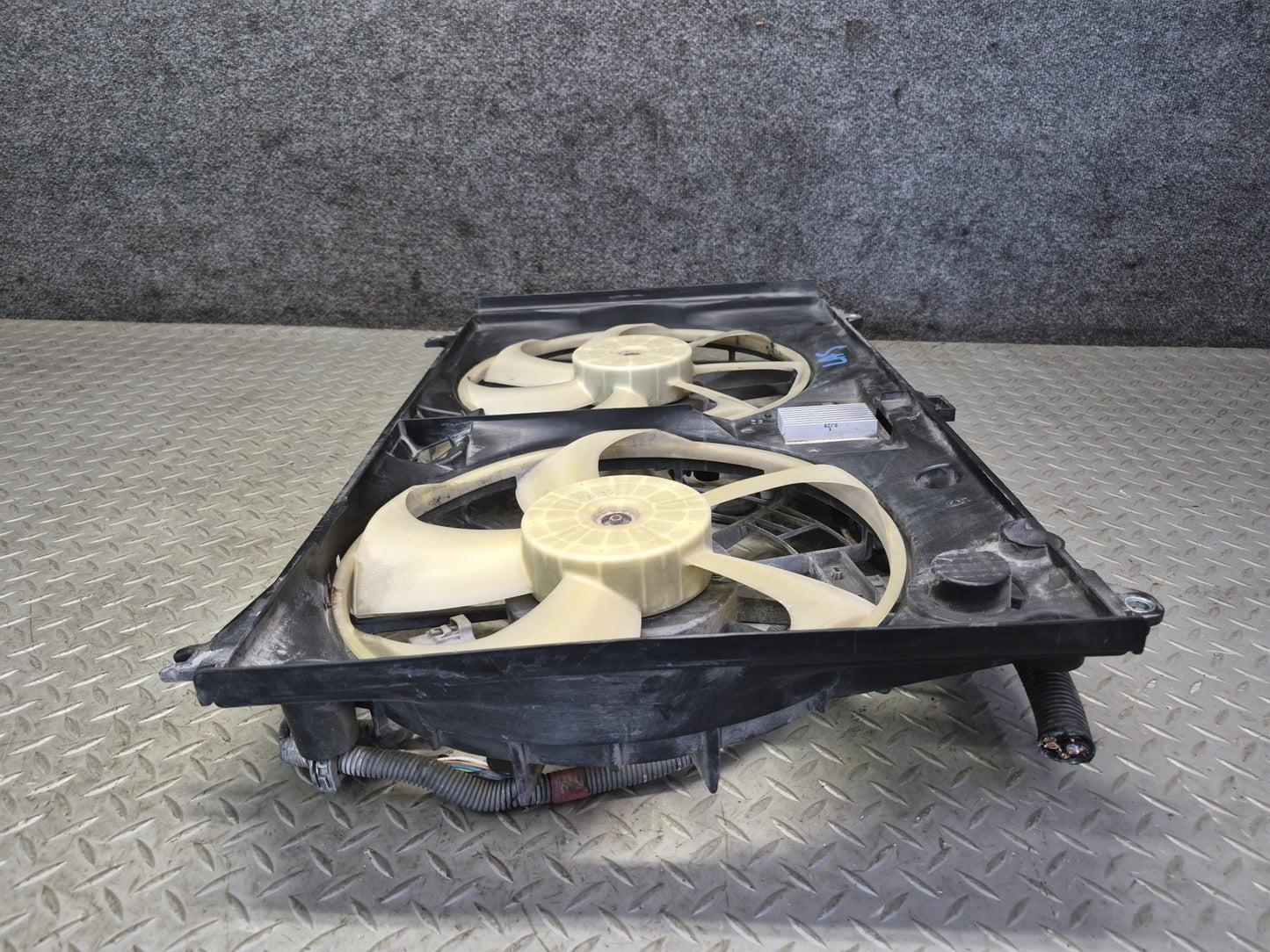 08-17 Lexus UVF46L LS600h LS460 AWD Engine Radiator Cooling Fan Shroud OEM